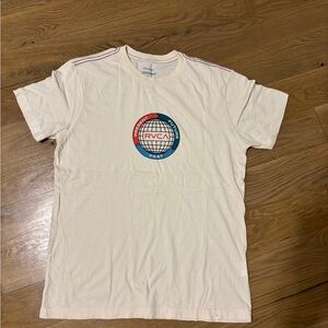 RVCA Men's Cream Graphic Logo T-Shirt size medium nwot slim fit pigment dye